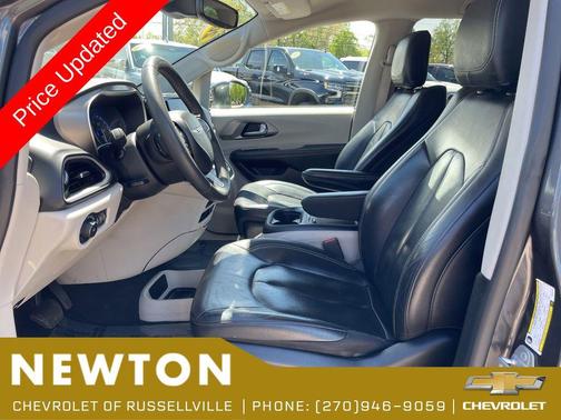 Granite Crystal Metallic Clearcoat 2022 Chrysler Pacifica Touring L