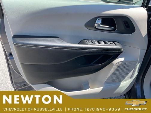 Granite Crystal Metallic Clearcoat 2022 Chrysler Pacifica Touring L