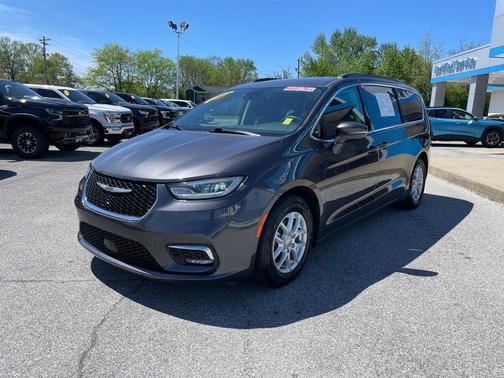 Granite Crystal Metallic Clearcoat 2022 Chrysler Pacifica Touring L