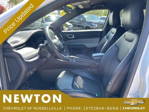 Bright White Clearcoat 2025 Jeep Compass Latitude