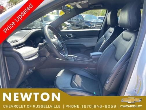 Bright White Clearcoat 2025 Jeep Compass Latitude