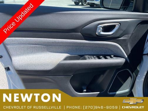 Bright White Clearcoat 2025 Jeep Compass Latitude