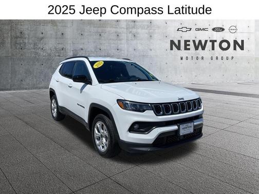 Bright White Clearcoat 2025 Jeep Compass Latitude