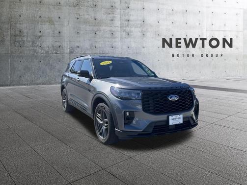 CARBONIZED GRAY METALLIC 2025 Ford Explorer ST-Line