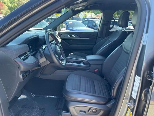 CARBONIZED GRAY METALLIC 2025 Ford Explorer ST-Line