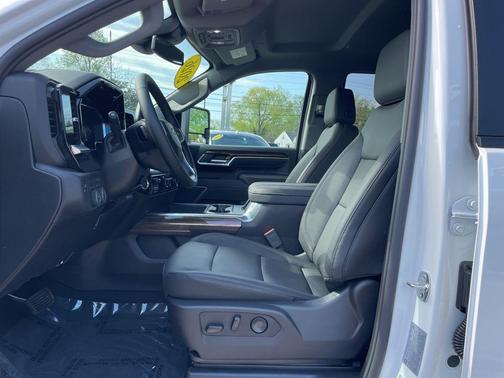 Summit White 2026 Chevrolet Silverado 2500 LT