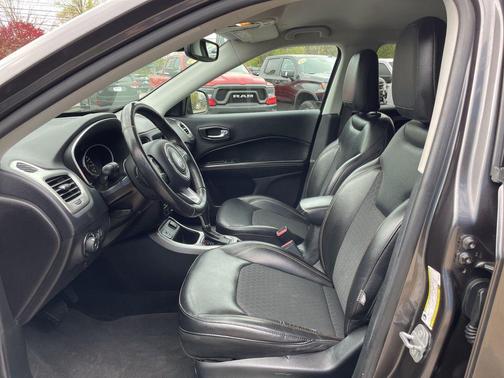 Granite Crystal Metallic Clearcoat 2018 Jeep Compass Latitude