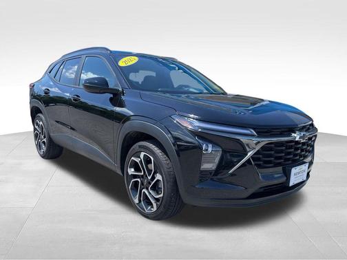 Mosaic Black Metallic 2025 Chevrolet Trax FWD 2RS
