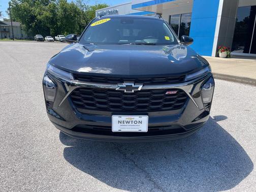 Mosaic Black Metallic 2025 Chevrolet Trax FWD 2RS
