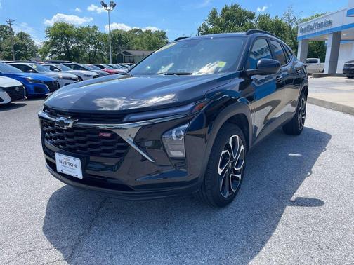 Mosaic Black Metallic 2025 Chevrolet Trax FWD 2RS