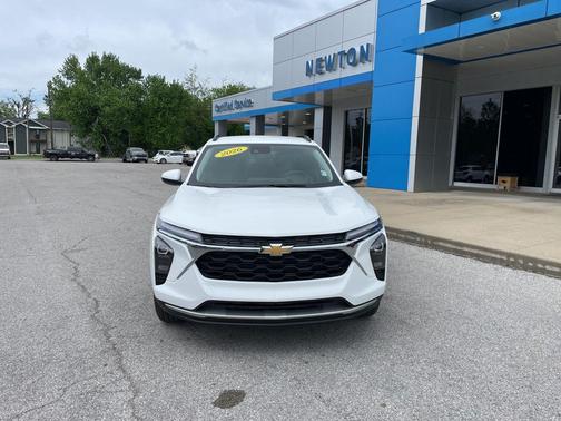 Summit White 2026 Chevrolet Trax LT