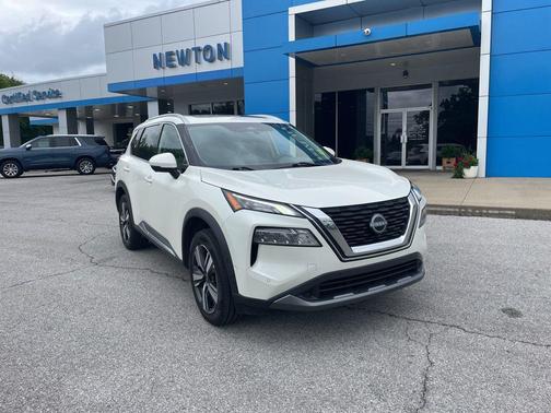 Pearl White Tricoat 2023 Nissan Rogue SL