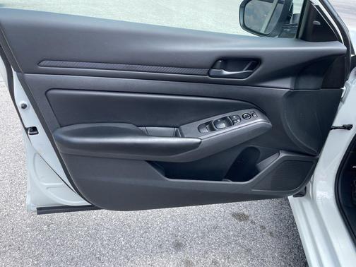 Glacier White 2024 Nissan Altima S FWD