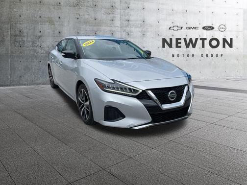 Brilliant Silver Metallic 2022 Nissan Maxima SV Xtronic CVT