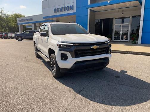 Summit White 2023 Chevrolet Colorado LT