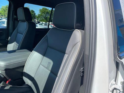 Iridescent Pearl Tricoat 2025 Chevrolet Tahoe Premier