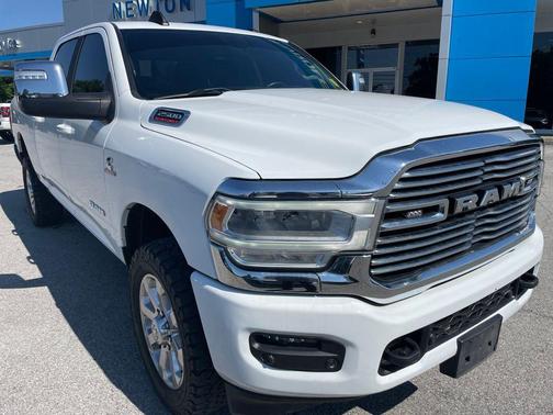 Bright White Clearcoat 2023 RAM 2500 Laramie Crew Cab 4x4 6'4' Box