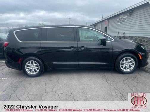 2022 Chrysler Voyager LX