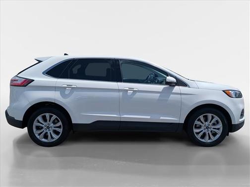 Star White Metallic Tri-Coat 2022 Ford Edge Titanium