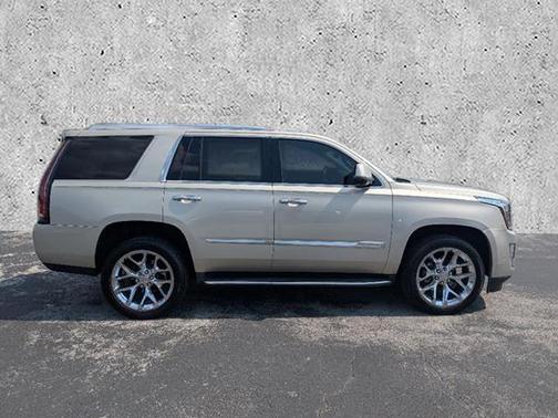 2017 Cadillac Escalade Luxury