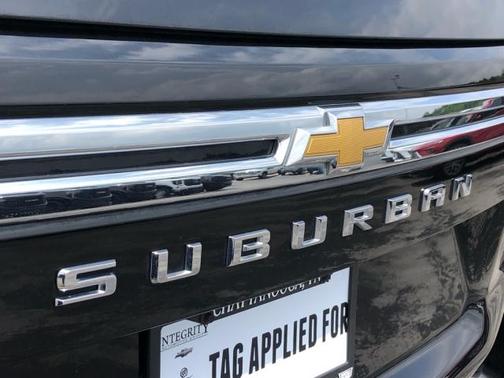 2023 Chevrolet Suburban LT