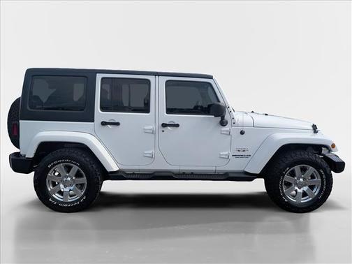 Bright White Clearcoat 2016 Jeep Wrangler Unlimited Sahara