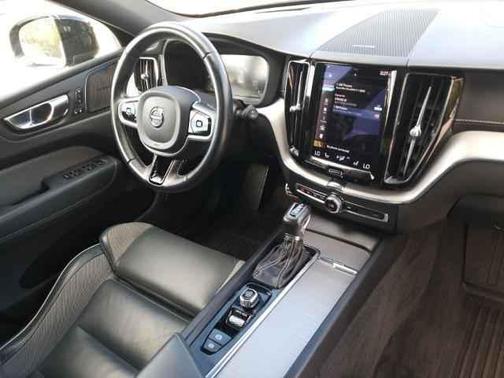 2021 Volvo XC60 T5 R-Design