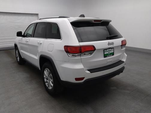 Bright White Clearcoat 2021 Jeep Grand Cherokee Laredo