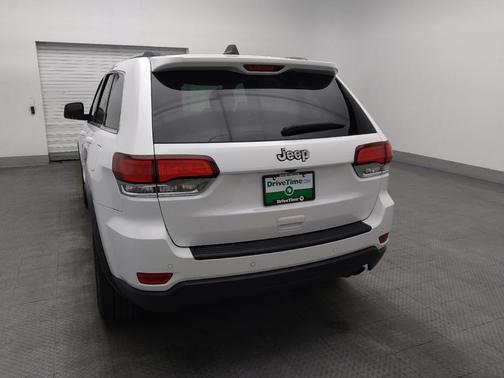 Bright White Clearcoat 2021 Jeep Grand Cherokee Laredo