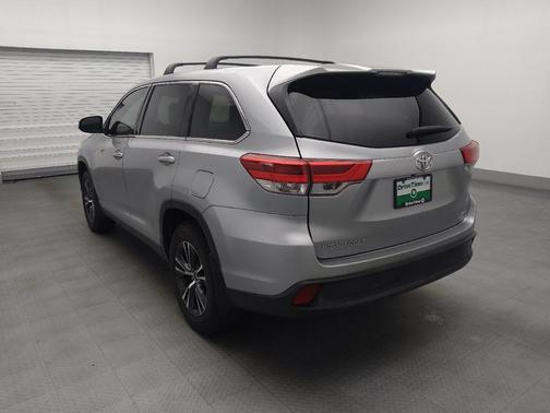 Celestial Silver Metallic 2019 Toyota Highlander LE