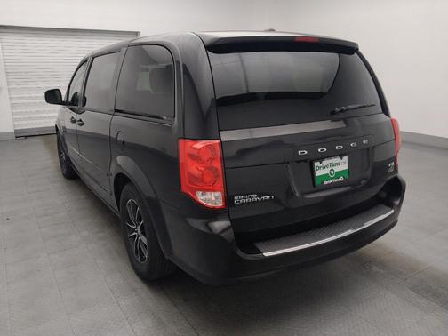 Brilliant Black Crystal Pearlcoat 2016 Dodge Grand Caravan R/T