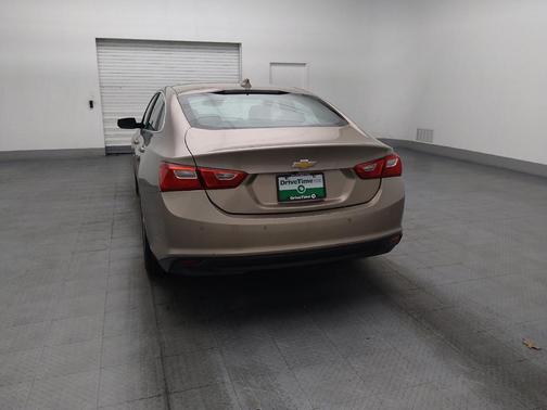 Gold 2018 Chevrolet Malibu LT