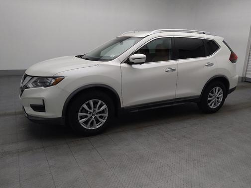 White 2018 Nissan Rogue SV