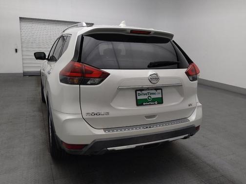 White 2018 Nissan Rogue SV