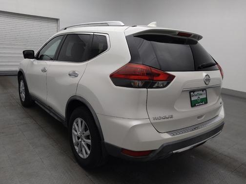 White 2018 Nissan Rogue SV