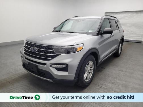 Iconic Silver Metallic 2024 Ford Explorer XLT