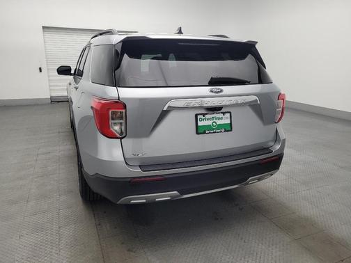 Iconic Silver Metallic 2024 Ford Explorer XLT