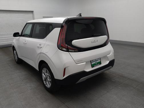 Snow White Pearl 2025 Kia Soul LX