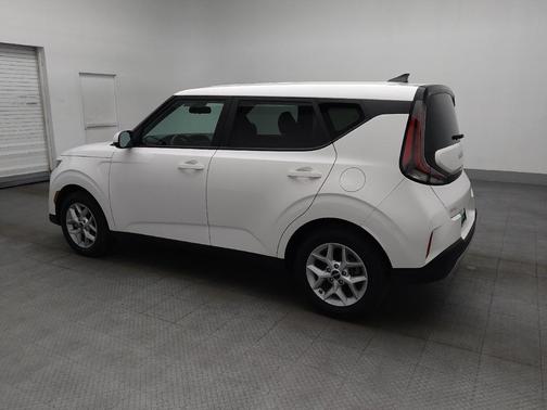 Snow White Pearl 2025 Kia Soul LX