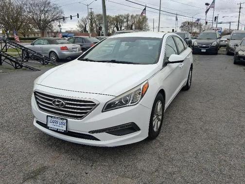 White 2015 Hyundai SONATA SE