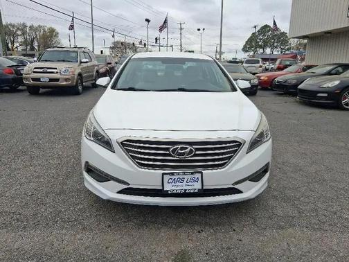 White 2015 Hyundai SONATA SE