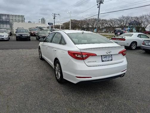 White 2015 Hyundai SONATA SE