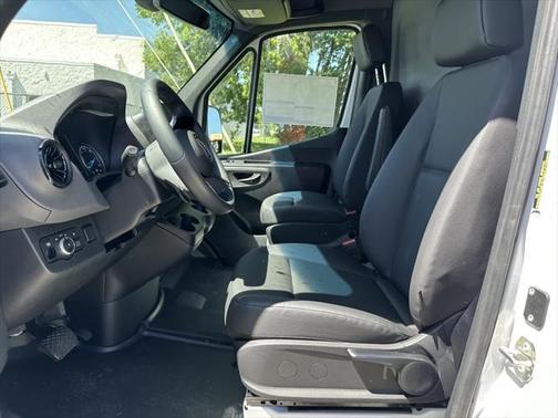 2024 Mercedes-Benz eSprinter 2500 Cargo 170 WB
