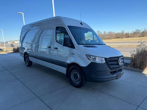2024 Mercedes-Benz eSprinter 2500 Cargo 170 WB