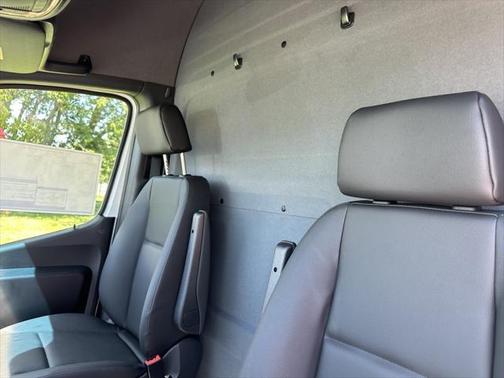 2024 Mercedes-Benz eSprinter 2500 Cargo 170 WB