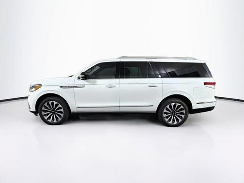 Pristine White Metallic Tri-Coat 2024 Lincoln Navigator Reserve