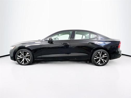 2024 Volvo S60 B5 Plus Dark Theme