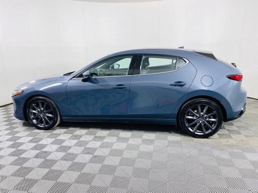 Photo 4 of 30 of 2020 Mazda Mazda3 FWD w/Premium Package