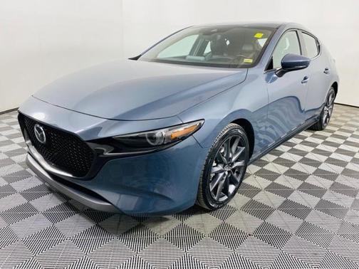Photo 3 of 30 of 2020 Mazda Mazda3 FWD w/Premium Package