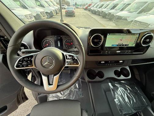 2024 Mercedes-Benz Sprinter 2500 Cargo 170 WB